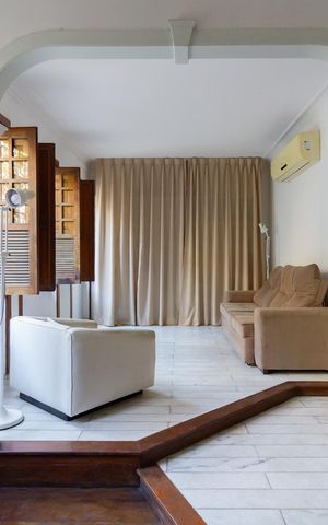 Casa à venda com 190m², 4 quartos e 2 vagas Casa à venda com 190m², 4 quartos e 2 vagasSala