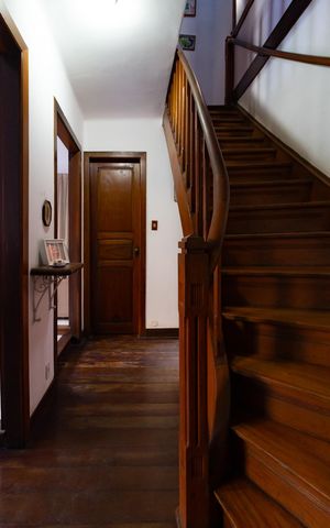 Casa à venda com 190m², 4 quartos e 2 vagas Casa à venda com 190m², 4 quartos e 2 vagasCorredor