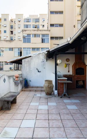 Casa à venda com 190m², 4 quartos e 2 vagas Casa à venda com 190m², 4 quartos e 2 vagasTerraço