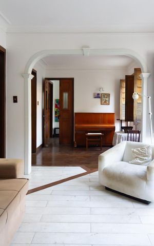 Casa à venda com 190m², 4 quartos e 2 vagas Casa à venda com 190m², 4 quartos e 2 vagasSala