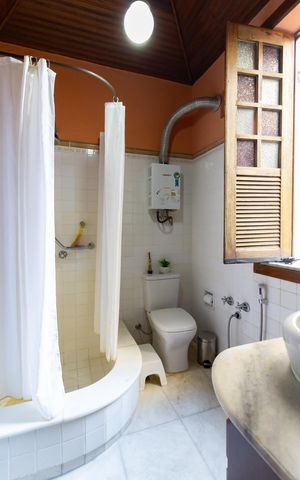 Casa à venda com 190m², 4 quartos e 2 vagas Casa à venda com 190m², 4 quartos e 2 vagasBanheiro social 1
