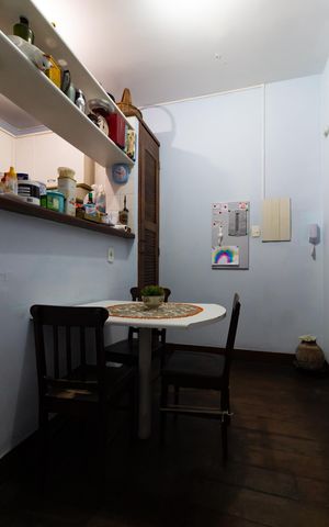 Casa à venda com 190m², 4 quartos e 2 vagas Casa à venda com 190m², 4 quartos e 2 vagasCozinha