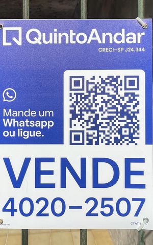 Casa à venda com 300m², 5 quartos e 3 vagas Casa à venda com 300m², 5 quartos e 3 vagasFachada