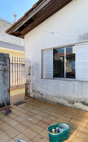 Casa à venda com 300m², 5 quartos e 3 vagas Casa à venda com 300m², 5 quartos e 3 vagasVaranda - Casa 1