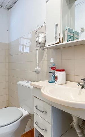 Casa à venda com 300m², 5 quartos e 3 vagas Casa à venda com 300m², 5 quartos e 3 vagasCasa 2 - Banheiro social
