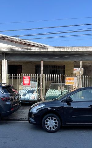 Casa à venda com 300m², 5 quartos e 3 vagas Casa à venda com 300m², 5 quartos e 3 vagasFachada