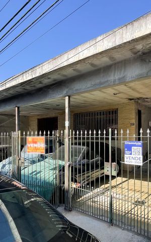 Casa à venda com 300m², 5 quartos e 3 vagas Casa à venda com 300m², 5 quartos e 3 vagasFachada