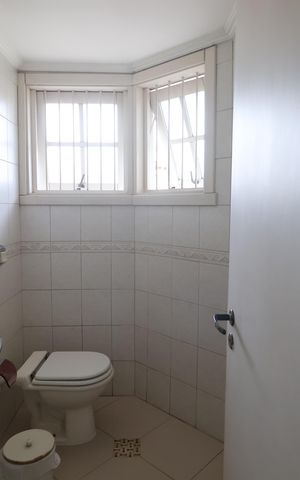 Casa para alugar com 438m², 6 quartos e 3 vagasBanheiro