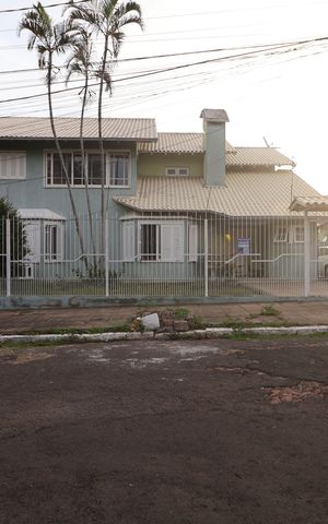 Casa para alugar com 438m², 6 quartos e 3 vagasFachada