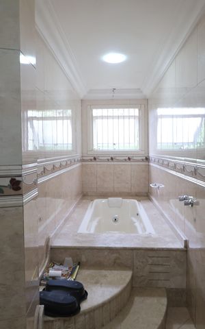 Casa para alugar com 438m², 6 quartos e 3 vagasBanheiro da Suíte 1