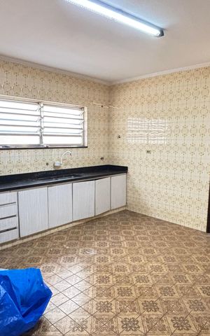 Casa à venda com 112m², 3 quartos e 2 vagas Casa à venda com 112m², 3 quartos e 2 vagasCozinha