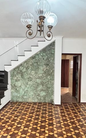 Casa à venda com 112m², 3 quartos e 2 vagas Casa à venda com 112m², 3 quartos e 2 vagasSala