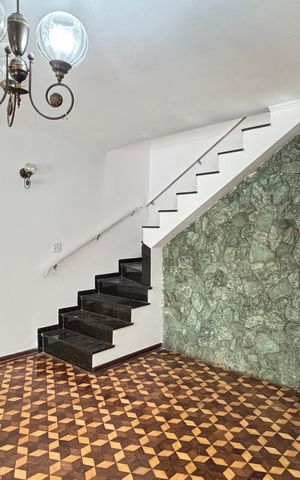 Casa à venda com 112m², 3 quartos e 2 vagas Casa à venda com 112m², 3 quartos e 2 vagasSala