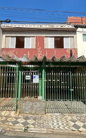 Casa à venda com 112m², 3 quartos e 2 vagas Casa à venda com 112m², 3 quartos e 2 vagasFachada