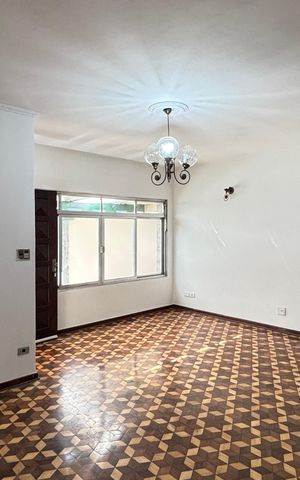 Casa à venda com 112m², 3 quartos e 2 vagas Casa à venda com 112m², 3 quartos e 2 vagasSala