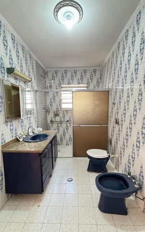 Casa à venda com 112m², 3 quartos e 2 vagas Casa à venda com 112m², 3 quartos e 2 vagasBanheiro