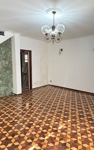 Casa à venda com 112m², 3 quartos e 2 vagas Casa à venda com 112m², 3 quartos e 2 vagasSala
