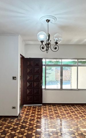 Casa à venda com 112m², 3 quartos e 2 vagas Casa à venda com 112m², 3 quartos e 2 vagasSala