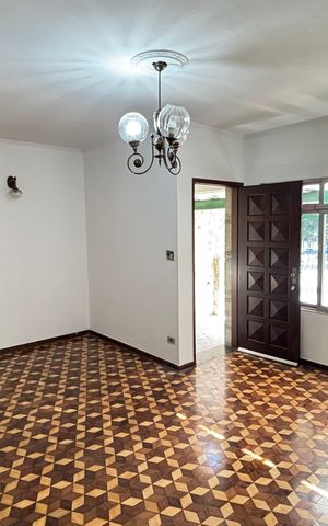 Casa à venda com 112m², 3 quartos e 2 vagas Casa à venda com 112m², 3 quartos e 2 vagasSala