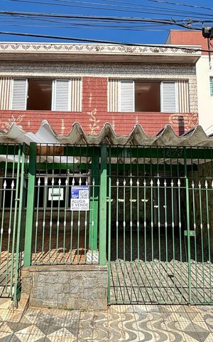 Casa à venda com 112m², 3 quartos e 2 vagas Casa à venda com 112m², 3 quartos e 2 vagasFachada