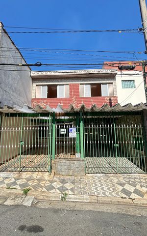 Casa à venda com 112m², 3 quartos e 2 vagas Casa à venda com 112m², 3 quartos e 2 vagasFachada