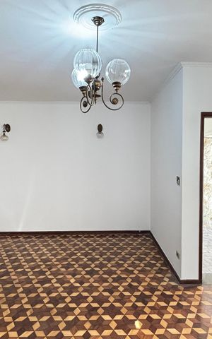 Casa à venda com 112m², 3 quartos e 2 vagas Casa à venda com 112m², 3 quartos e 2 vagasSala