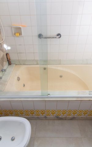Casa à venda com 332m², 3 quartos e 6 vagas Casa à venda com 332m², 3 quartos e 6 vagasBanheiro Suíte master