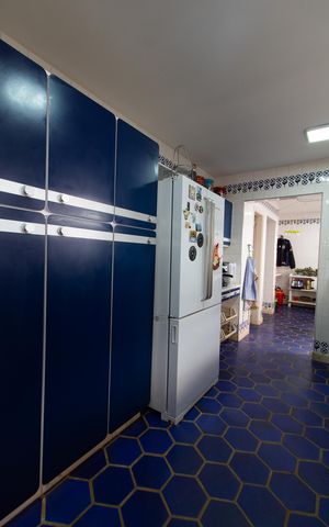 Casa à venda com 332m², 3 quartos e 6 vagas Casa à venda com 332m², 3 quartos e 6 vagasCozinha