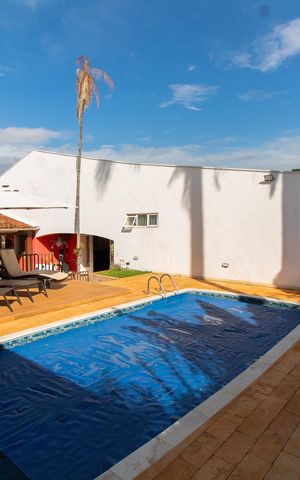 Casa à venda com 332m², 3 quartos e 6 vagas Casa à venda com 332m², 3 quartos e 6 vagasÁrea comum