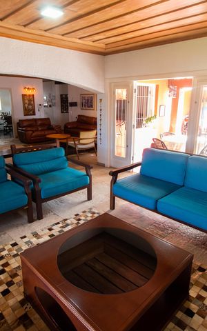 Casa à venda com 332m², 3 quartos e 6 vagas Casa à venda com 332m², 3 quartos e 6 vagasSala
