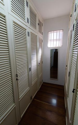 Casa à venda com 332m², 3 quartos e 6 vagas Casa à venda com 332m², 3 quartos e 6 vagasCloset Suíte master