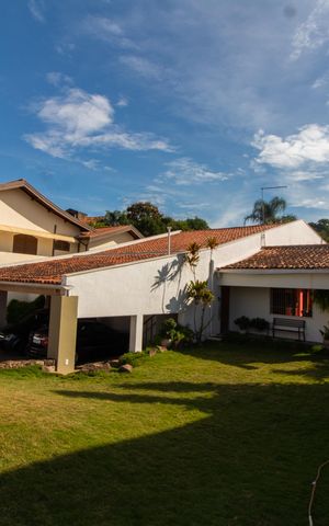 Casa à venda com 332m², 3 quartos e 6 vagas Casa à venda com 332m², 3 quartos e 6 vagasÁrea comum
