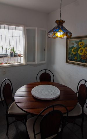 Casa à venda com 332m², 3 quartos e 6 vagas Casa à venda com 332m², 3 quartos e 6 vagasCopa