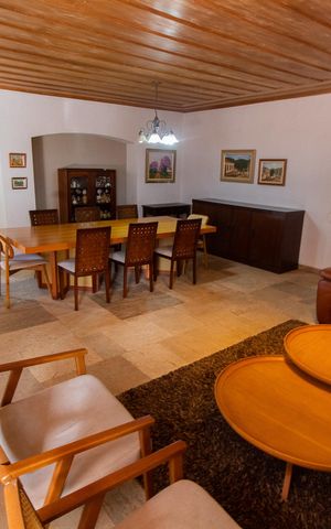 Casa à venda com 332m², 3 quartos e 6 vagas Casa à venda com 332m², 3 quartos e 6 vagasSala