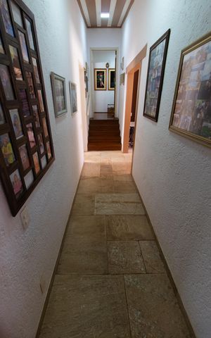 Casa à venda com 332m², 3 quartos e 6 vagas Casa à venda com 332m², 3 quartos e 6 vagasCorredor