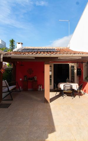 Casa à venda com 332m², 3 quartos e 6 vagas Casa à venda com 332m², 3 quartos e 6 vagasÁrea comum