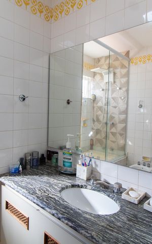 Casa à venda com 332m², 3 quartos e 6 vagas Casa à venda com 332m², 3 quartos e 6 vagasBanheiro Suíte master