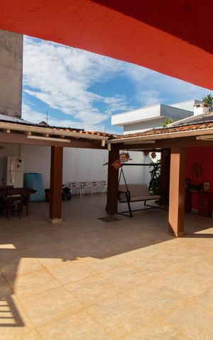 Casa à venda com 332m², 3 quartos e 6 vagas Casa à venda com 332m², 3 quartos e 6 vagasÁrea comum