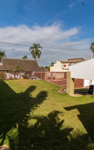 Casa à venda com 332m², 3 quartos e 6 vagas Casa à venda com 332m², 3 quartos e 6 vagasÁrea comum