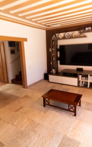Casa à venda com 332m², 3 quartos e 6 vagas Casa à venda com 332m², 3 quartos e 6 vagasSala