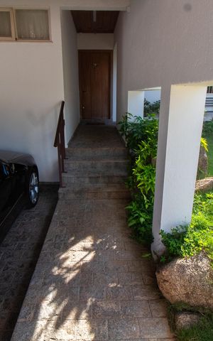 Casa à venda com 332m², 3 quartos e 6 vagas Casa à venda com 332m², 3 quartos e 6 vagasÁrea comum