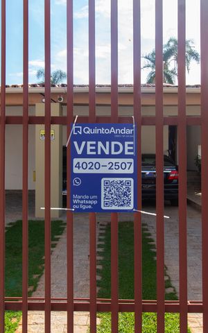 Casa à venda com 332m², 3 quartos e 6 vagas Casa à venda com 332m², 3 quartos e 6 vagasPlaquinha