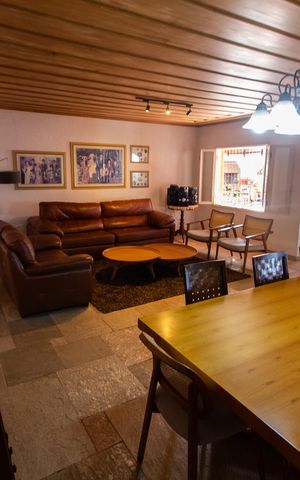 Casa à venda com 332m², 3 quartos e 6 vagas Casa à venda com 332m², 3 quartos e 6 vagasSala