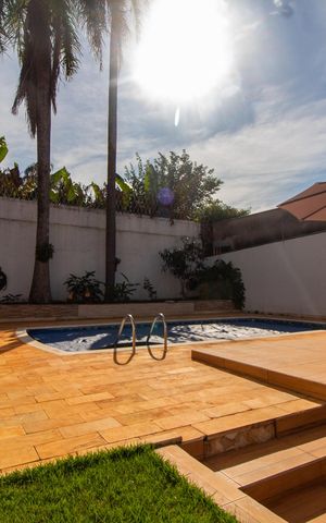 Casa à venda com 332m², 3 quartos e 6 vagas Casa à venda com 332m², 3 quartos e 6 vagasÁrea comum