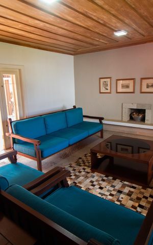 Casa à venda com 332m², 3 quartos e 6 vagas Casa à venda com 332m², 3 quartos e 6 vagasSala