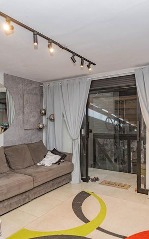 Casa à venda com 110m², 2 quartos e 2 vagasSala