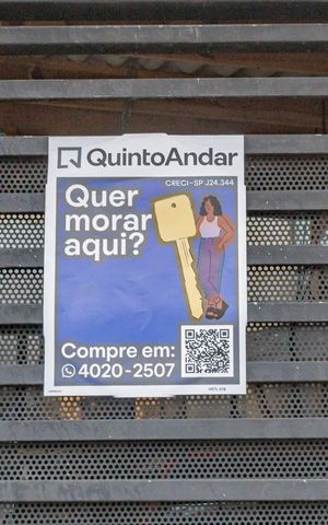 Casa à venda com 110m², 2 quartos e 2 vagasFachada e placa