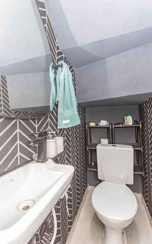 Casa à venda com 110m², 2 quartos e 2 vagasLavabo