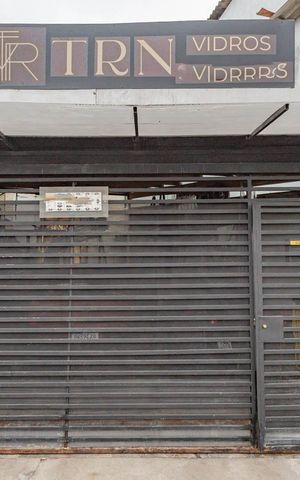 Casa à venda com 110m², 2 quartos e 2 vagasFachada e placa