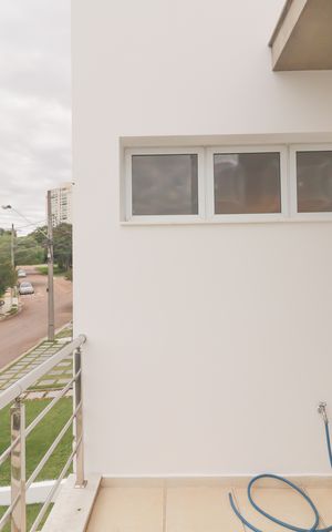 Casa de condomínio à venda com 410m², 4 quartos e 5 vagas Casa de condomínio à venda com 410m², 4 quartos e 5 vagasSacada Suíte 1